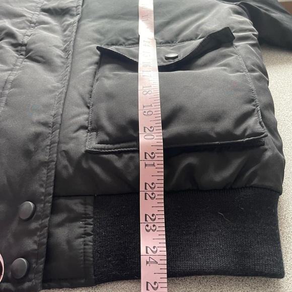 Vintage Roots Canada Down Black Bomber Jacket Size Large - Picture 12 of 13